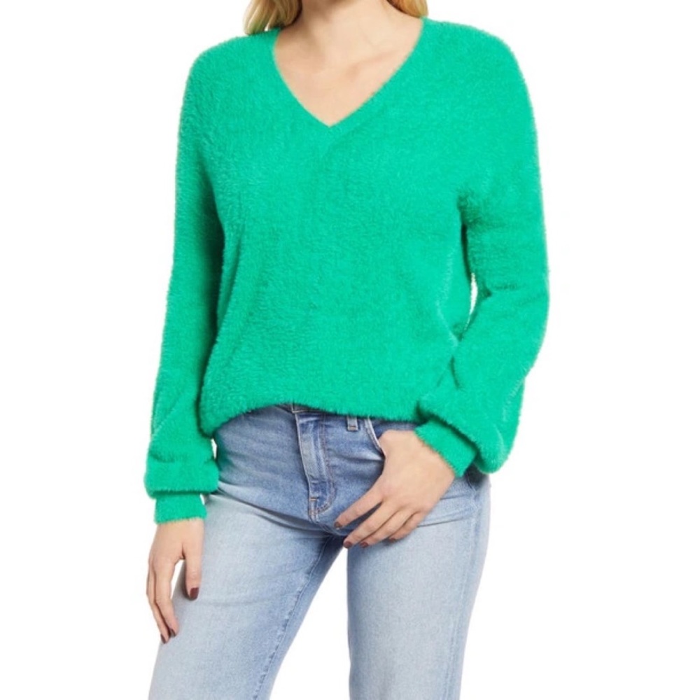 HALOGEN FUZZY VNECK SWEATER 🌺IN STORES🌺